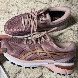 Brand New ASICS GT-2000